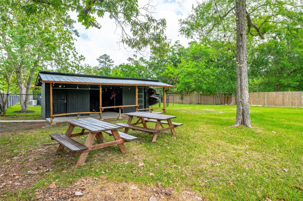 1908 Deats Road Dickinson, TX 77539 - Photo 27 of 41 Full outside bath with storage room