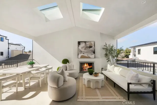 $2,850,000 | 512 Marigold Avenue, Corona del Mar, CA 92625