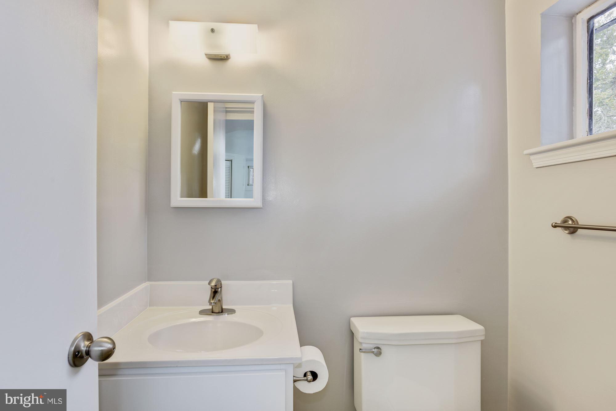 7110 Adelphi Road Hyattsville, MD 20782 - Photo 22 of 27 Powder Room