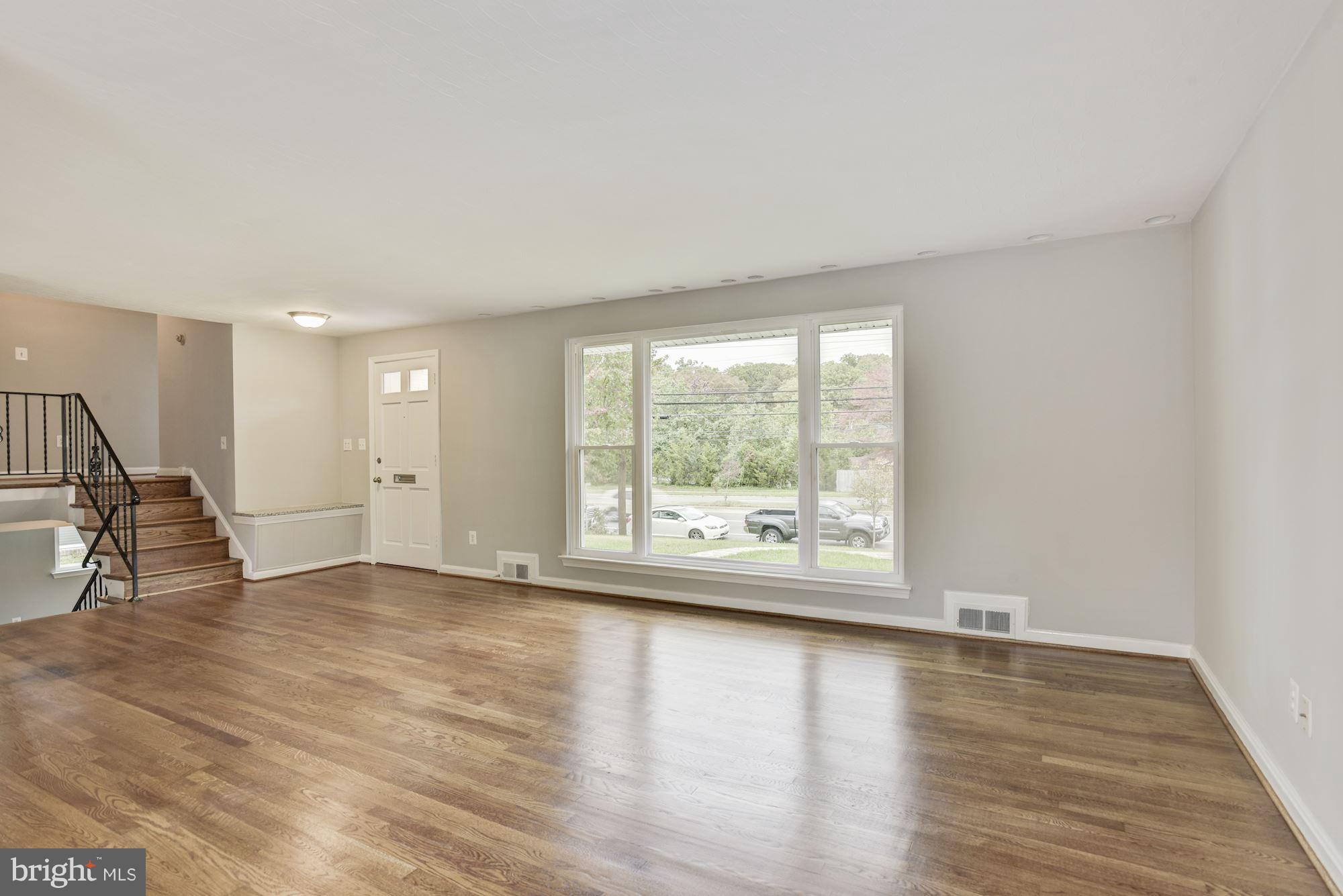 7110 Adelphi Road Hyattsville, MD 20782 - Photo 4 of 27 Living Room