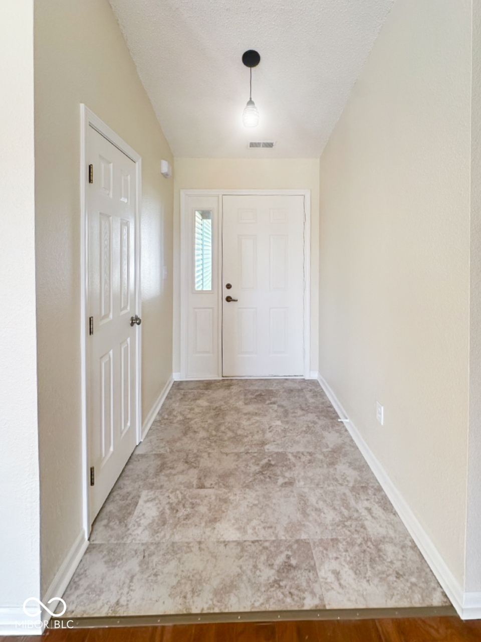 2623 Kirk Court Lebanon, IN 46052 - Photo 3 of 19