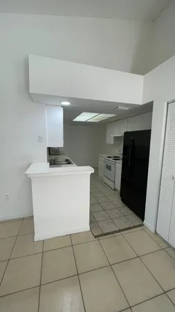 $2,100 | 4199 Haverhill Road, Unit 103, West Palm Beach, FL 33417