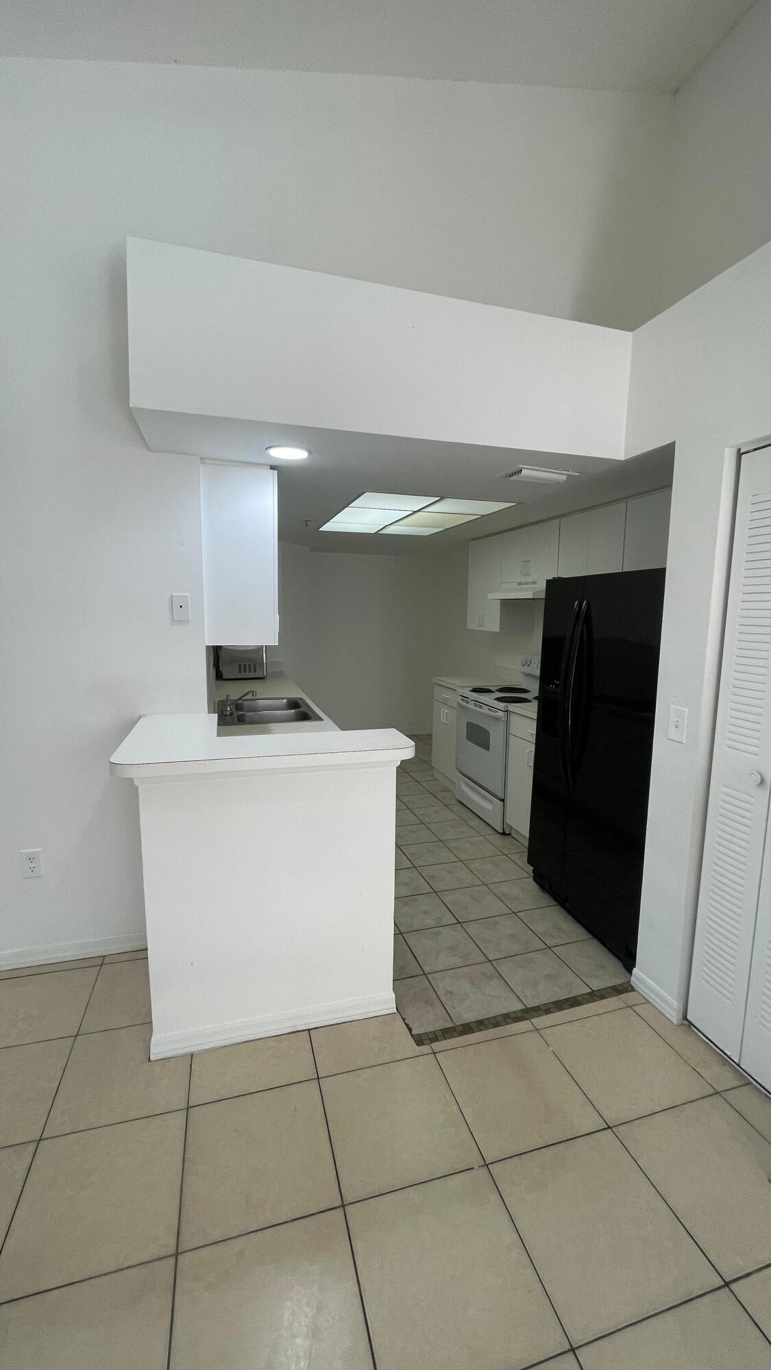 4199 Haverhill Road, Unit 103 West Palm Beach, FL 33417 - Photo 3 of 10 4a75d1b6-4ae4-473e-8edb-12b2518f6c3a