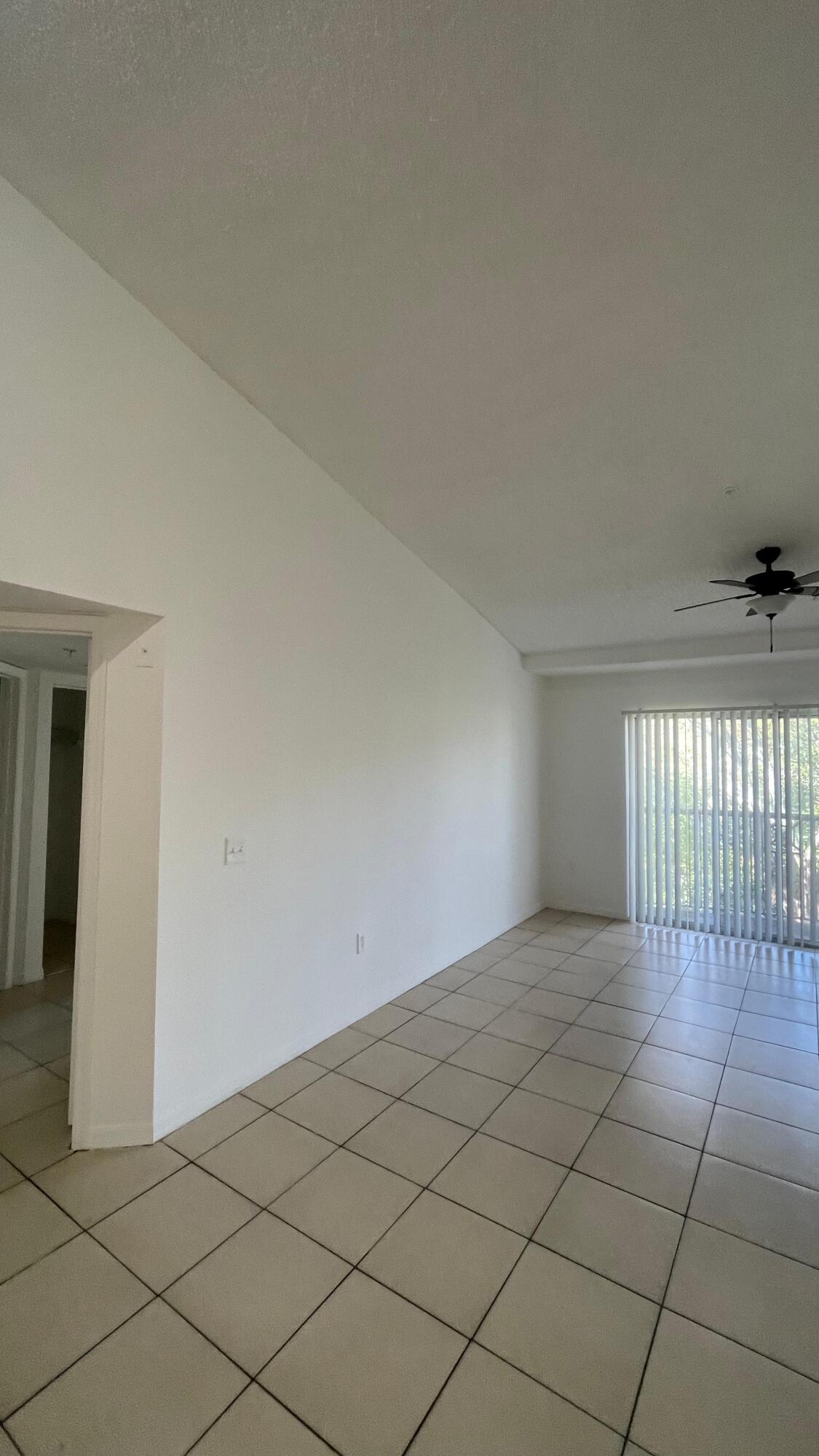 4199 Haverhill Road, Unit 103 West Palm Beach, FL 33417 - Photo 4 of 10 245fa9d2-50da-45bd-b6a9-042db2951a54