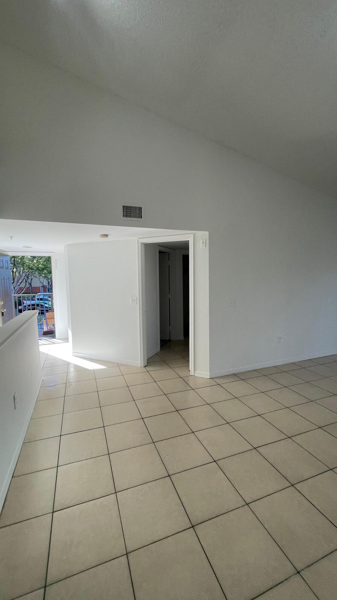 4199 Haverhill Road, Unit 103 West Palm Beach, FL 33417 - Photo 5 of 10 3437894b-bfce-4571-b2e8-10602415d48f