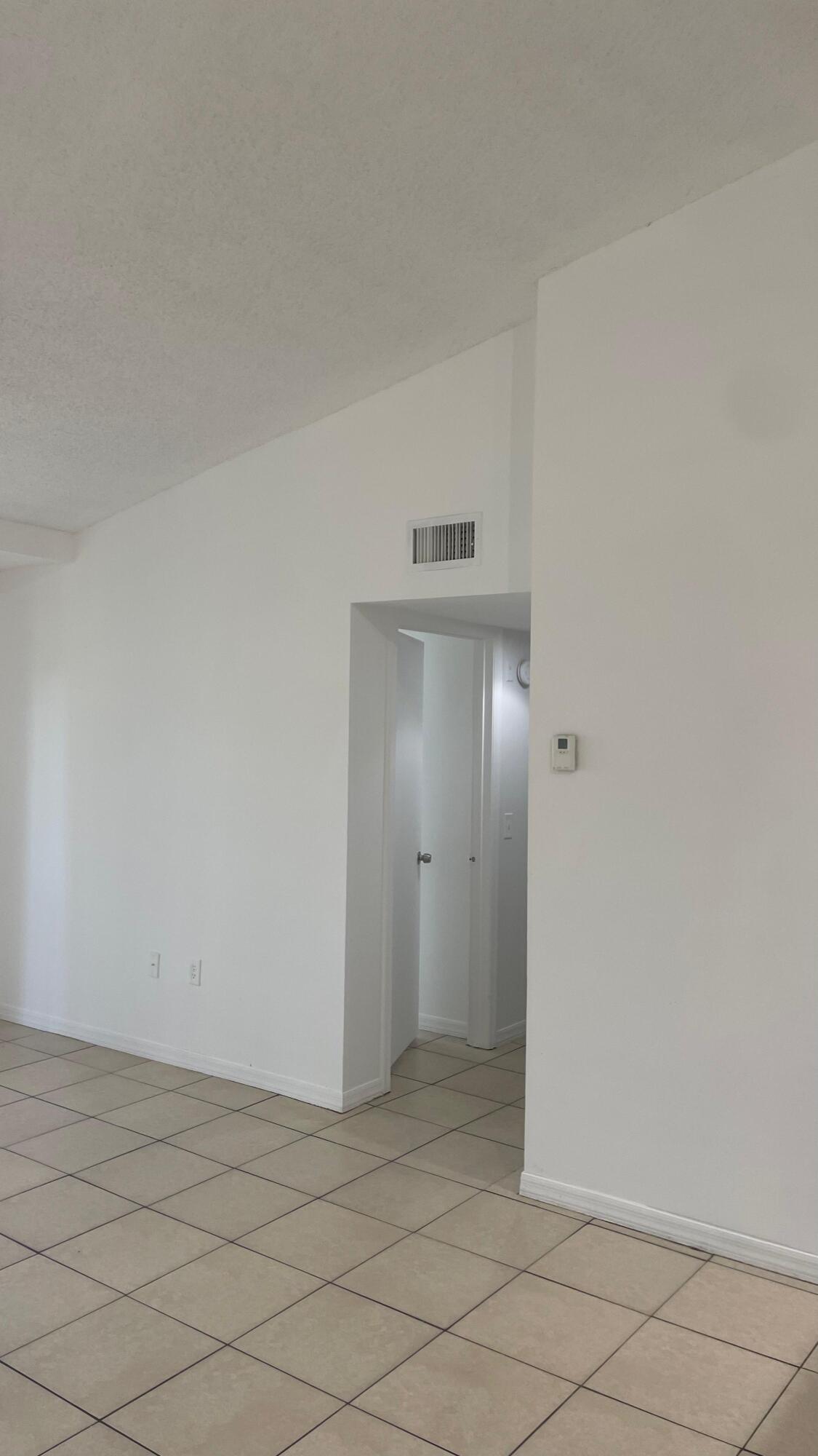 4199 Haverhill Road, Unit 103 West Palm Beach, FL 33417 - Photo 7 of 10 5a7effbb-1dea-41c3-9a0a-ad8d4ffdec84