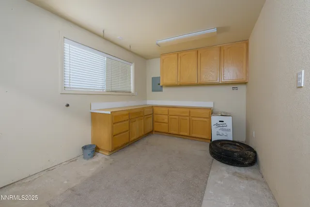 a view of empty room with a ceiling fan