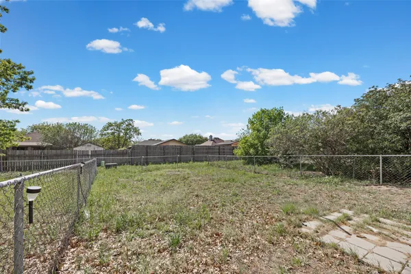 $279,999 | 911 Crockett Street, Lockhart, TX 78644