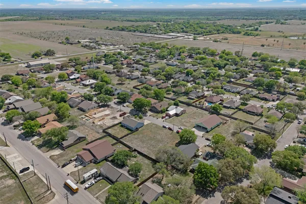 $279,999 | 911 Crockett Street, Lockhart, TX 78644