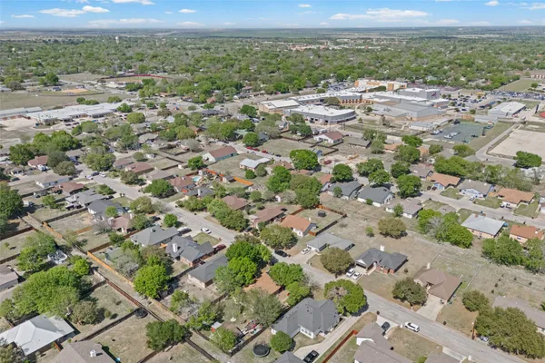$279,999 | 911 Crockett Street, Lockhart, TX 78644