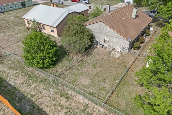 $279,999 | 911 Crockett Street, Lockhart, TX 78644