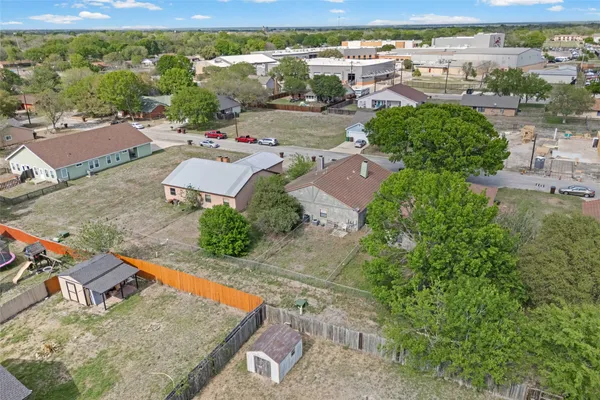$279,999 | 911 Crockett Street, Lockhart, TX 78644