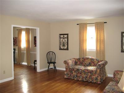 3042 Montavesta Road Lexington, KY 40502 - Photo 11 of 26 Living room lead into Dining Room
