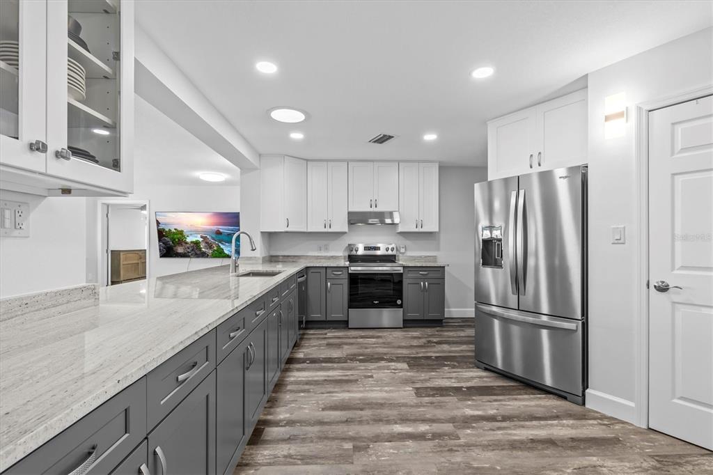 5524 Leeward Lane New Port Richey, FL 34652 - Photo 3 of 52