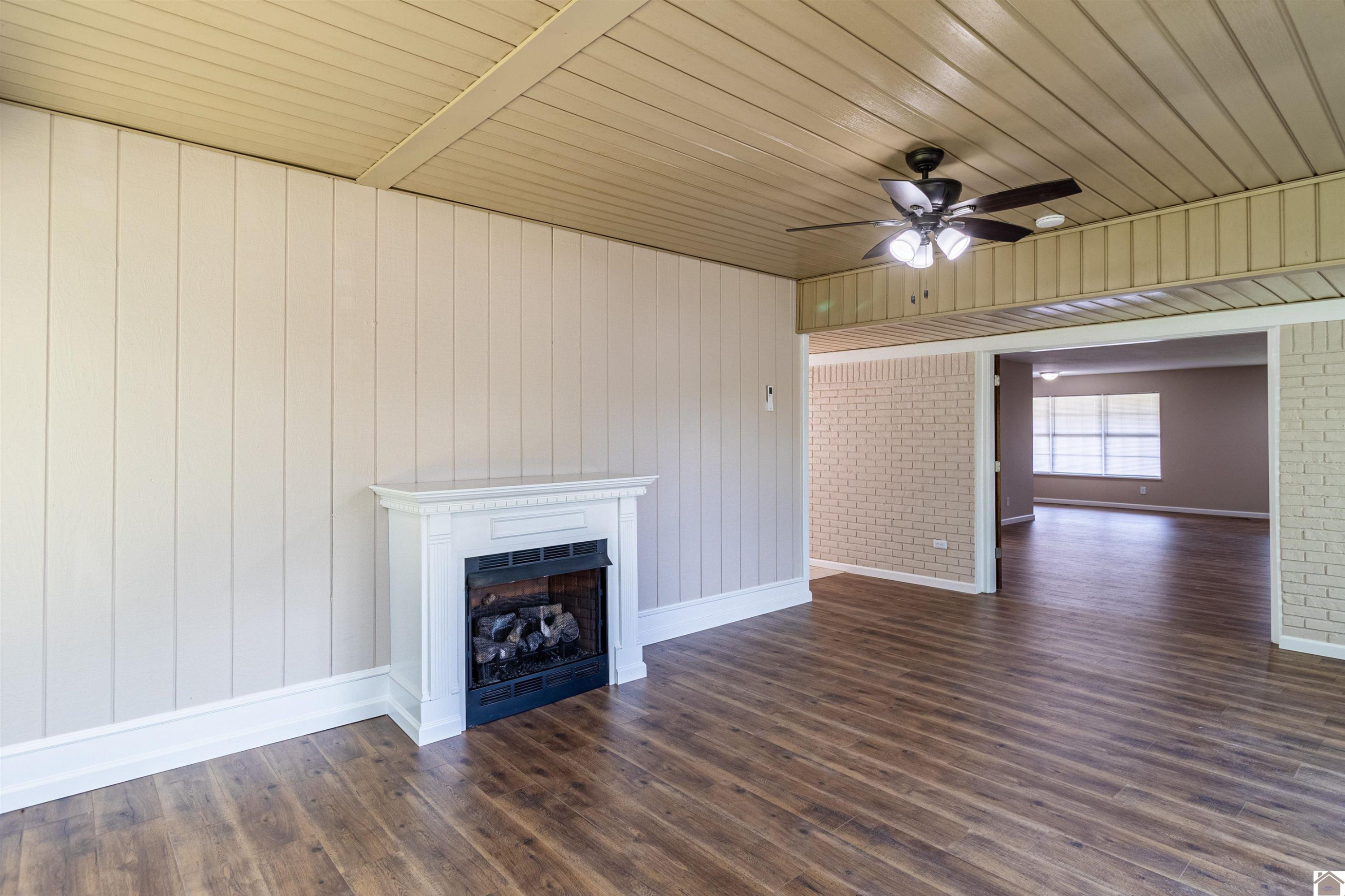 3712 Springdale Circle Paducah, KY 42001 - Photo 7 of 35 Gas log fireplace in Sunroom