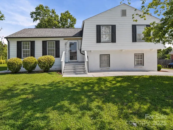 $400,000 | 7335 Meadowdale Lane, Charlotte, NC 28212