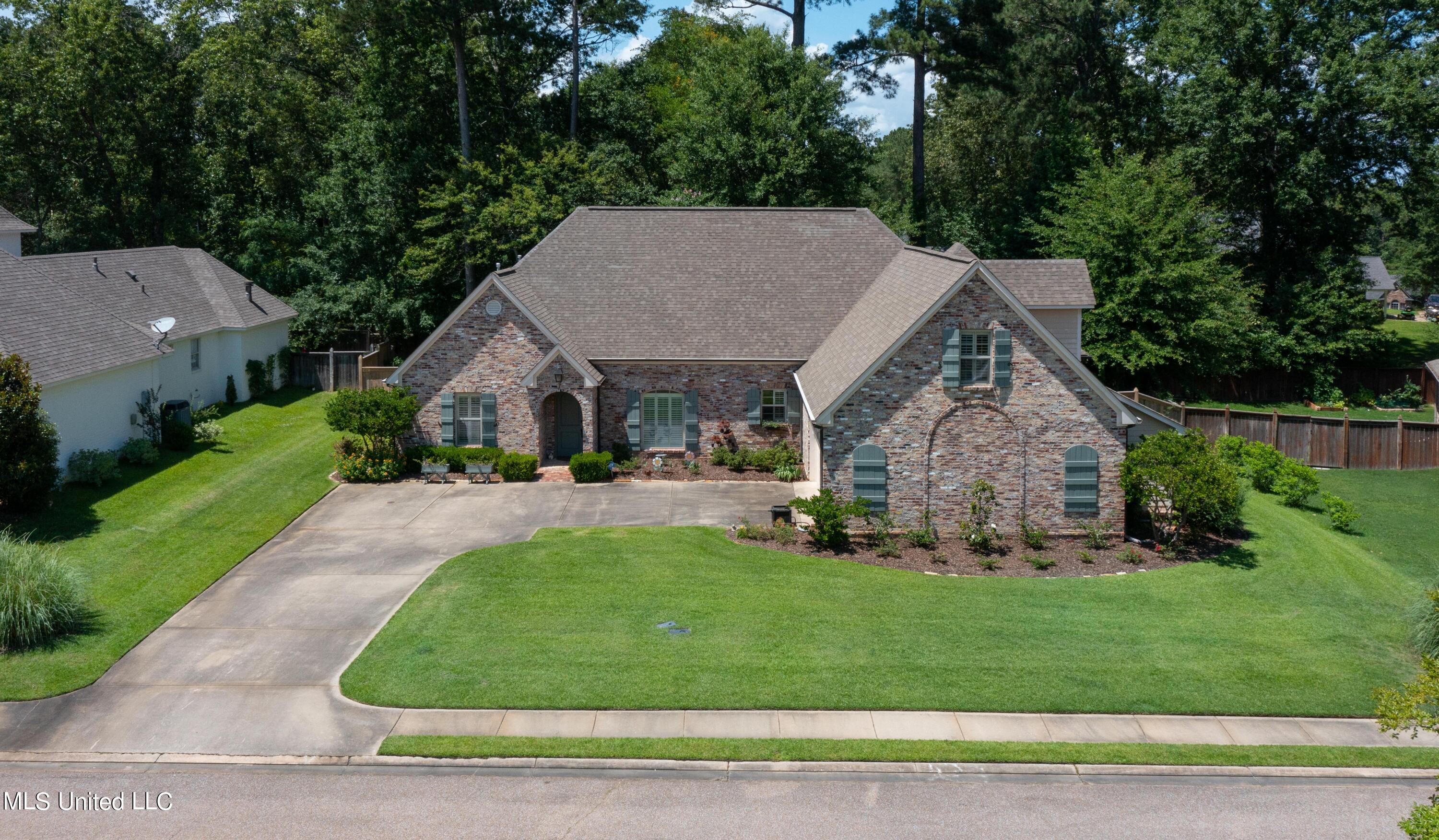 469 Kingsbridge Road Madison, MS 39110 - Photo 2 of 52 469 Kingsbridge-61