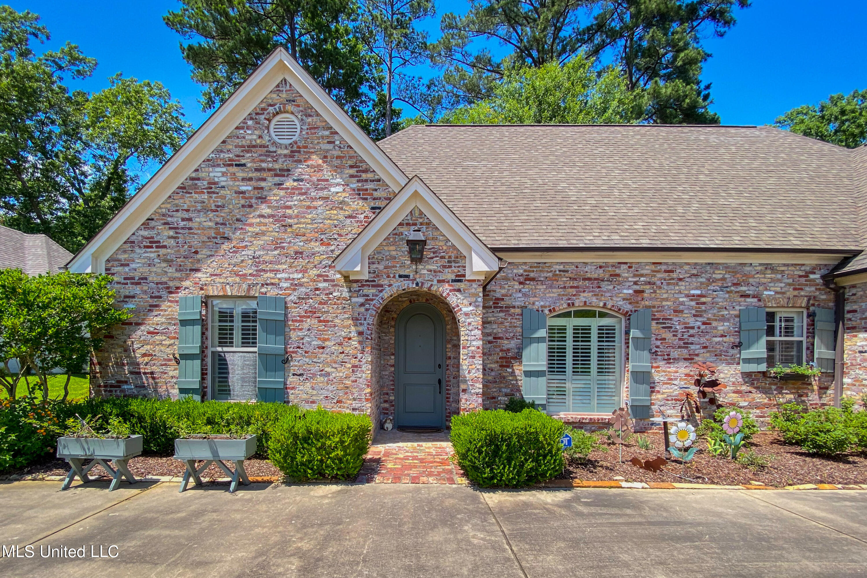 469 Kingsbridge Road Madison, MS 39110 - Photo 4 of 52 469 Kingsbridge-7