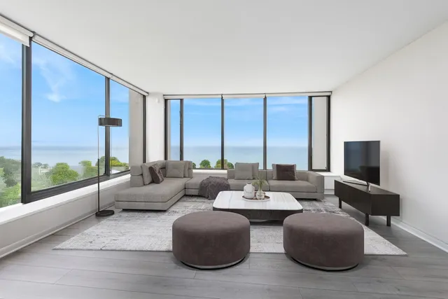 $299,000 | 5455 North Sheridan Road, Unit 1601, Chicago, IL 60640