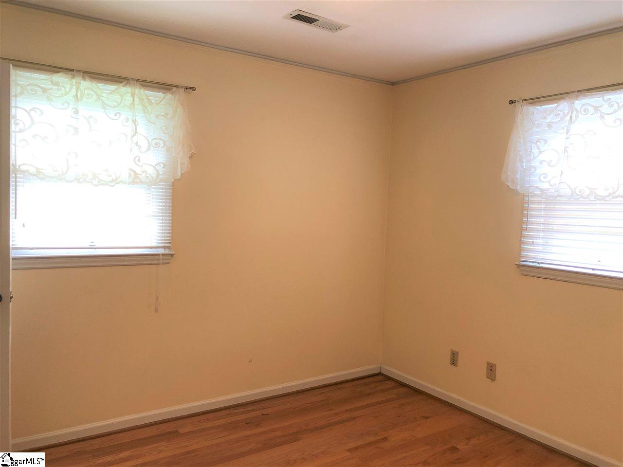 509 Tryon Street Greer, SC 29651 - Photo 11 of 34