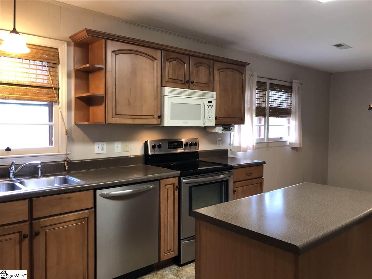 509 Tryon Street Greer, SC 29651 - Photo 5 of 34