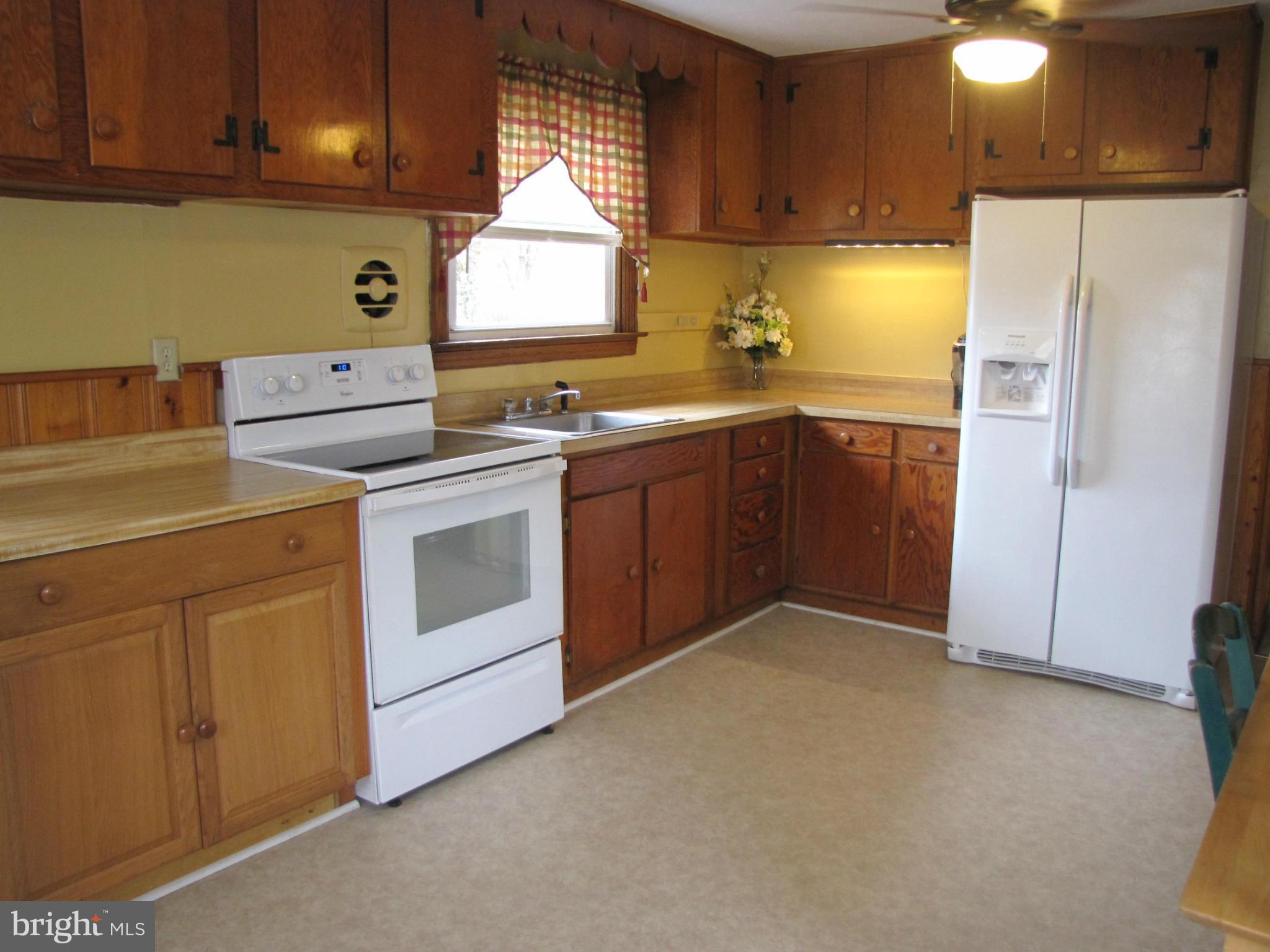 27 Brookfield Road Pasadena, MD 21122 - Photo 6 of 20 a kitchen with a stove sink and refrigerator