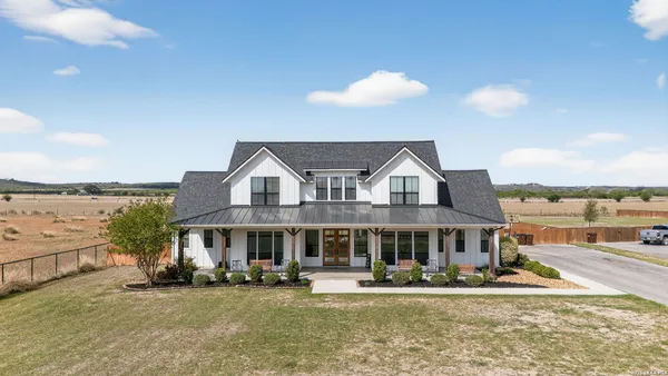 $797,500 | 2493 County Road 4713, La Coste, TX 78039