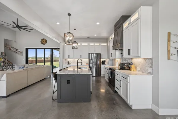 $797,500 | 2493 County Road 4713, La Coste, TX 78039