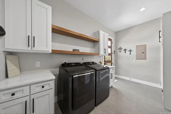 $797,500 | 2493 County Road 4713, La Coste, TX 78039