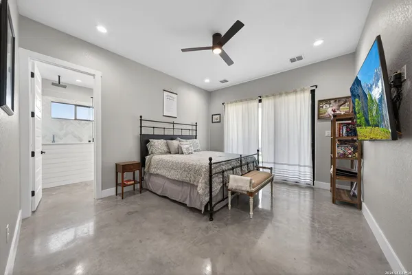 $797,500 | 2493 County Road 4713, La Coste, TX 78039