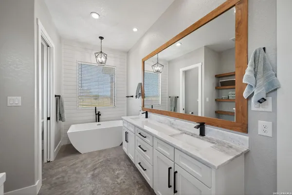 $797,500 | 2493 County Road 4713, La Coste, TX 78039