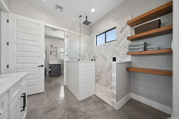 $797,500 | 2493 County Road 4713, La Coste, TX 78039