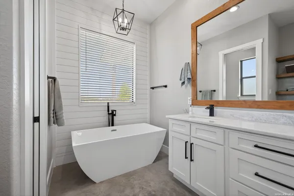 $797,500 | 2493 County Road 4713, La Coste, TX 78039