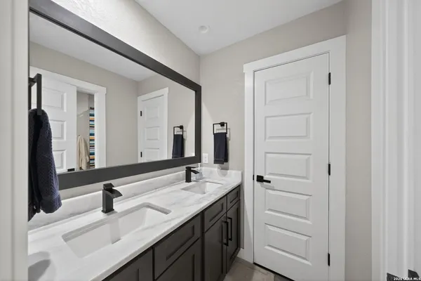 $797,500 | 2493 County Road 4713, La Coste, TX 78039