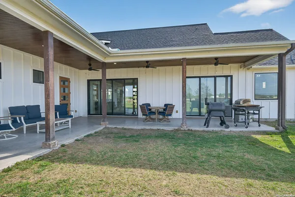 $797,500 | 2493 County Road 4713, La Coste, TX 78039