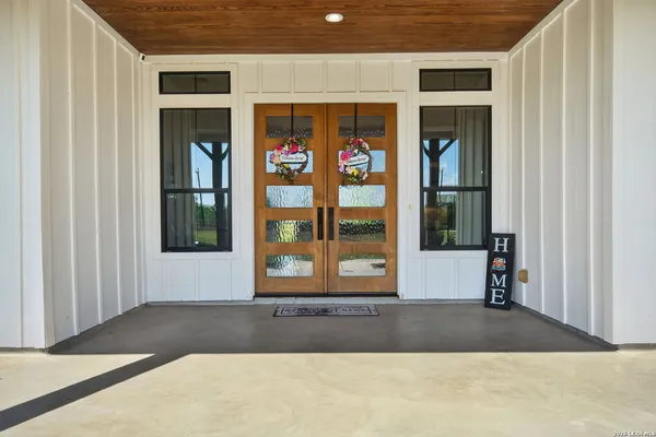 $797,500 | 2493 County Road 4713, La Coste, TX 78039