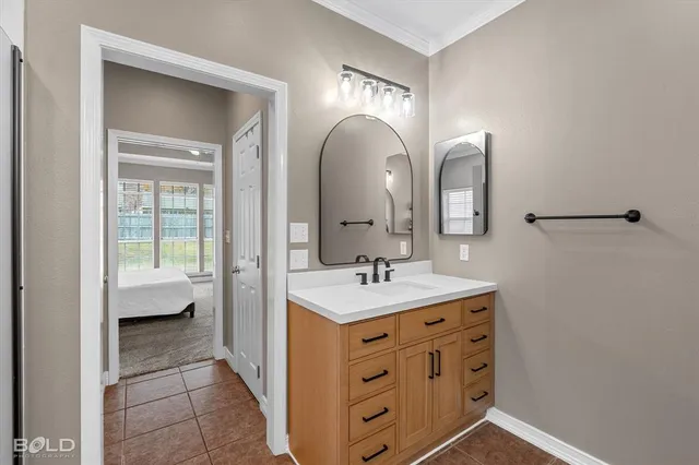 a en suite bathroom with a double vanity sink and a mirror
