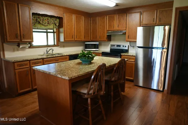 $527,650 | 1074 Midway Odom Road, Forest, MS 39074