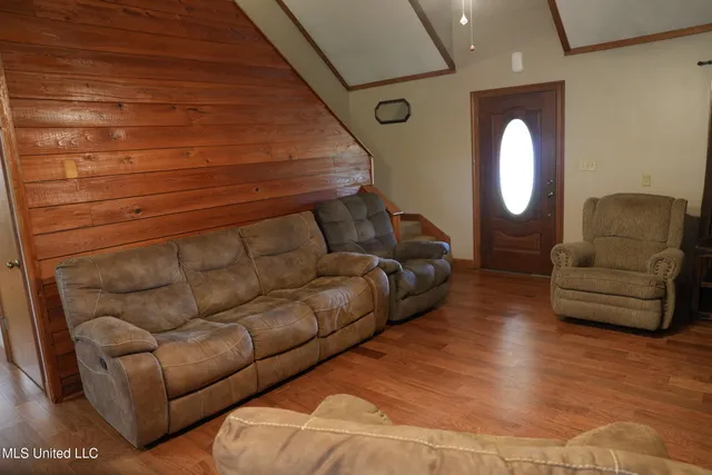 $527,650 | 1074 Midway Odom Road, Forest, MS 39074