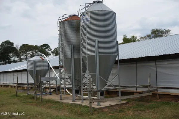 $527,650 | 1074 Midway Odom Road, Forest, MS 39074