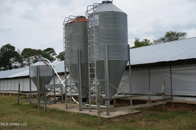 $527,650 | 1074 Midway Odom Road, Forest, MS 39074