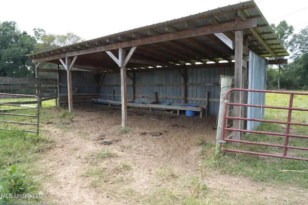 $527,650 | 1074 Midway Odom Road, Forest, MS 39074