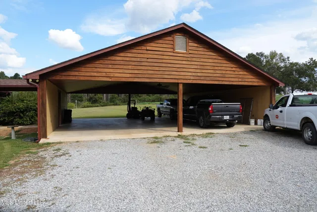 $527,650 | 1074 Midway Odom Road, Forest, MS 39074
