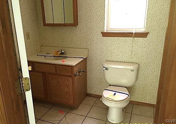 204 Alpine Road Henryville, PA 18332 - Photo 4 of 13 a bathroom with a toilet a sink and a window