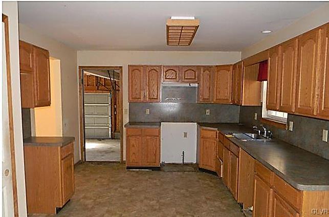 204 Alpine Road Henryville, PA 18332 - Photo 5 of 13 a kitchen with stainless steel appliances granite countertop a refrigerator and a stove