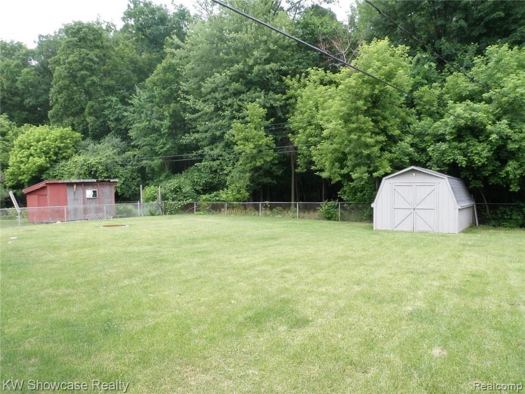 1971 Henbert Road West Bloomfield, MI 48324 - Photo 5 of 30 P1010005.JPG