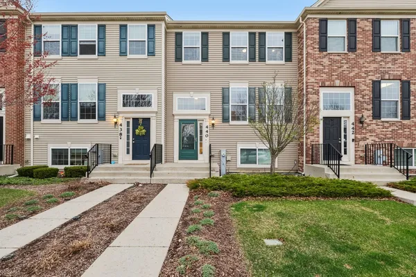 $320,000 | 440 Town Center Boulevard, Gilberts, IL 60136