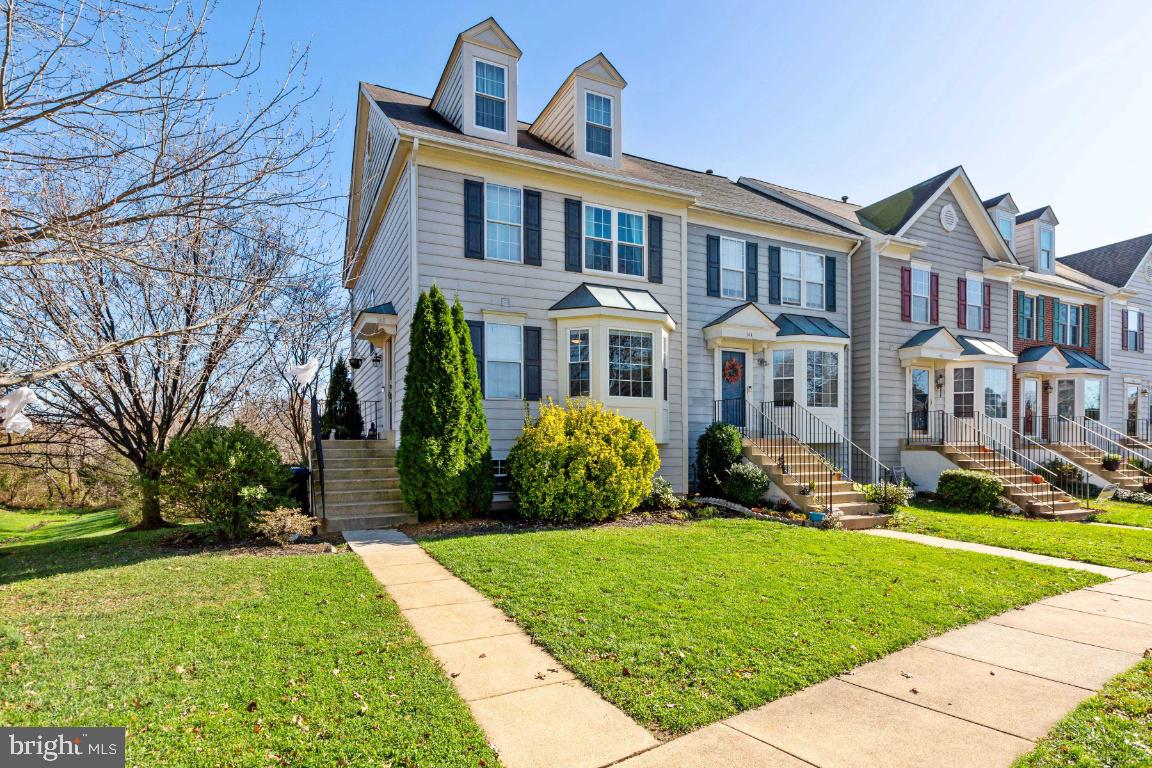 142 Connery Terrace Southwest Leesburg, VA 20175 - Photo 2 of 37