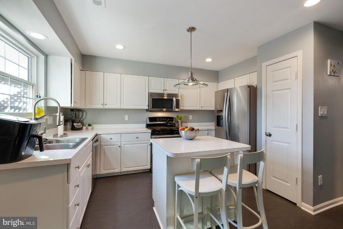 142 Connery Terrace Southwest Leesburg, VA 20175 - Photo 11 of 37