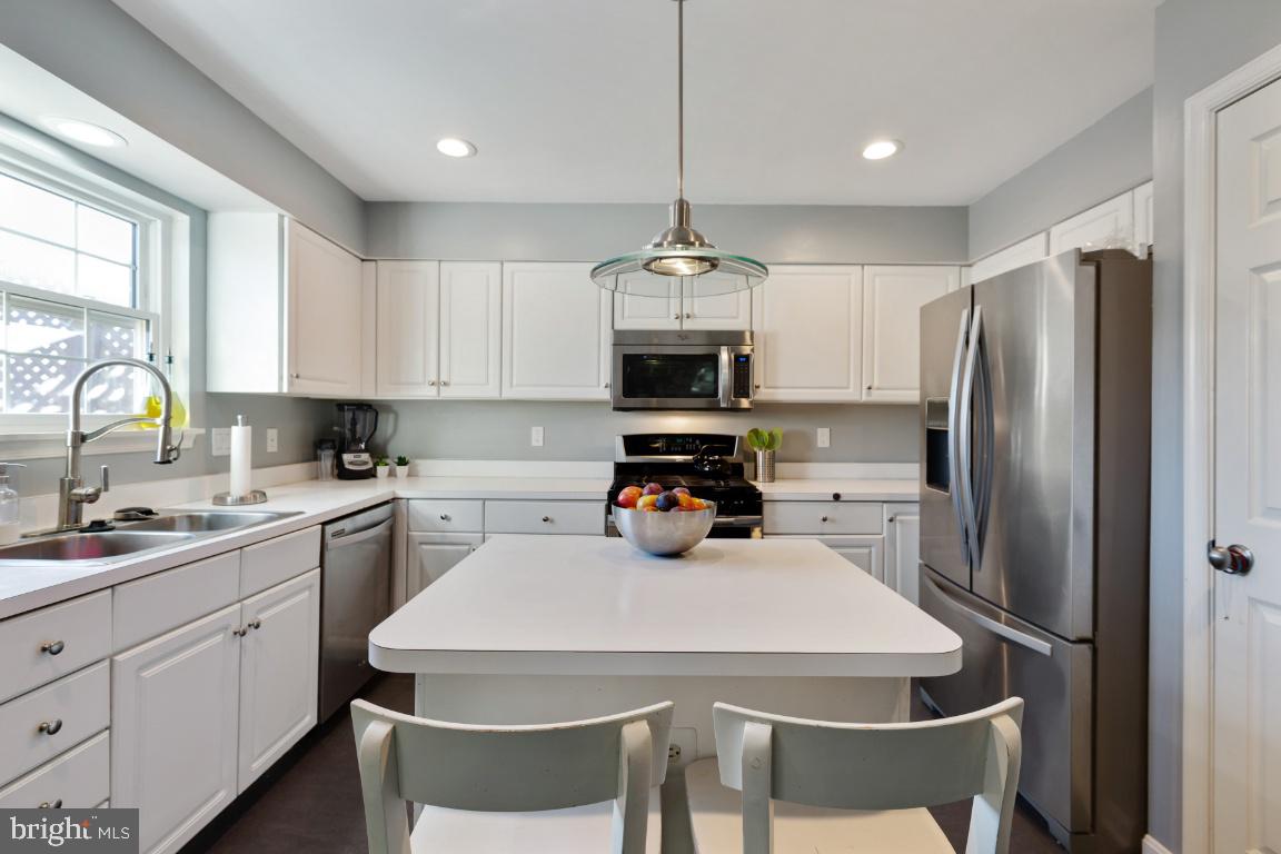 142 Connery Terrace Southwest Leesburg, VA 20175 - Photo 12 of 37